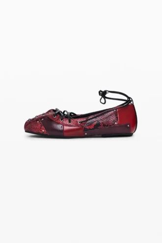 Ballerina with Laces