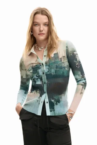 Buttoned Texture T-Shirt