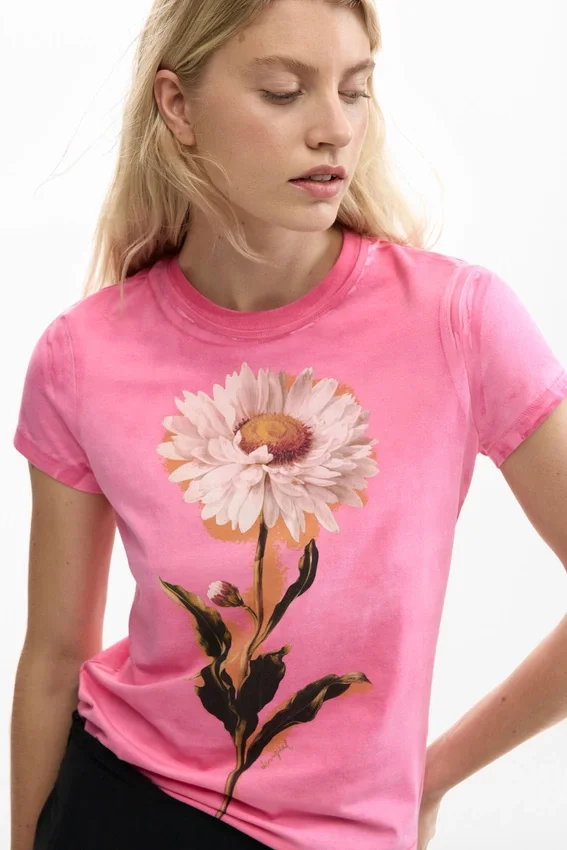 Fitted Daisy T-Shirt Fitted Daisy T-Shirt