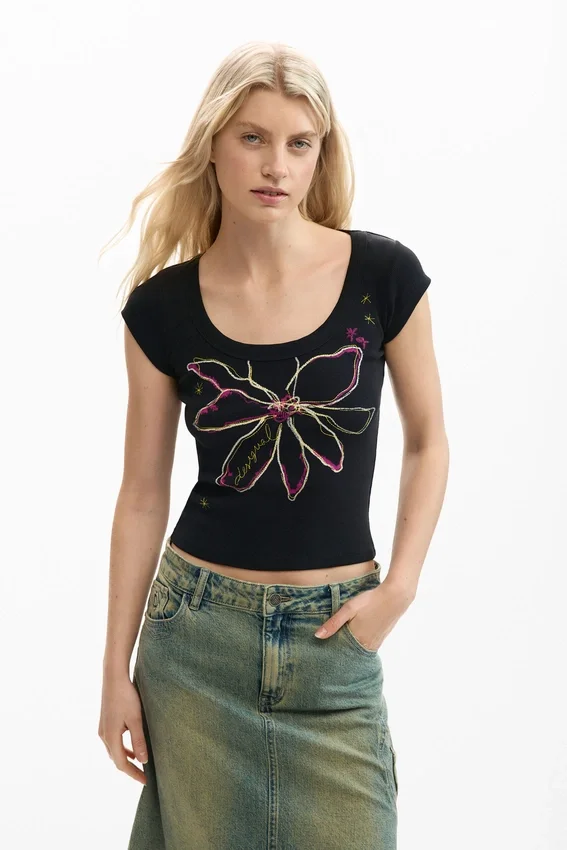 Fitted Flower T-Shirt Fitted Flower T-Shirt