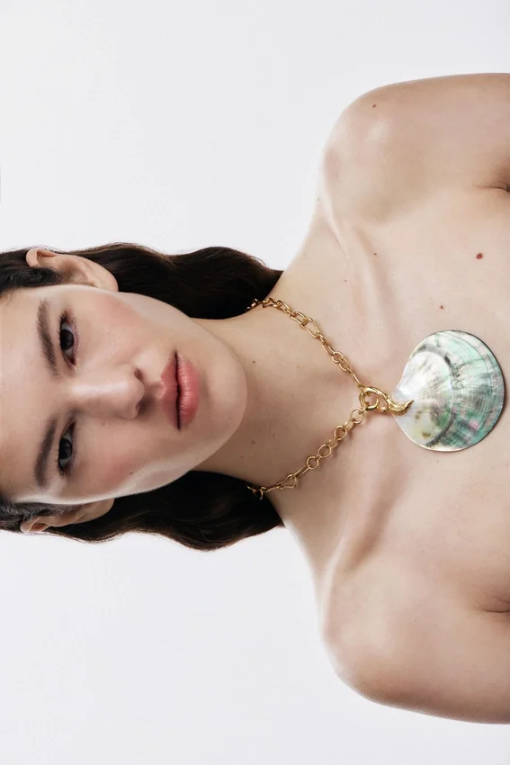Gold-Plated Mother-Of-Pearl Shell Pendant Zalio Gold-Plated Mother-Of-Pearl Shell Pendant Zalio