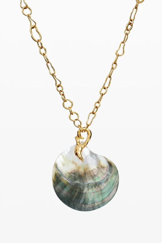 Gold-Plated Mother-Of-Pearl Shell Pendant Zalio Gold-Plated Mother-Of-Pearl Shell Pendant Zalio