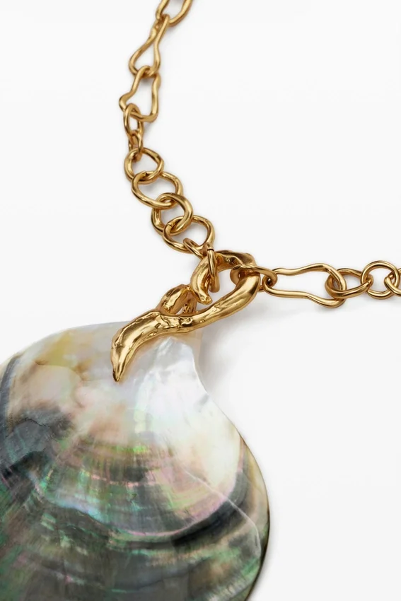 Gold-Plated Mother-Of-Pearl Shell Pendant Zalio Gold-Plated Mother-Of-Pearl Shell Pendant Zalio