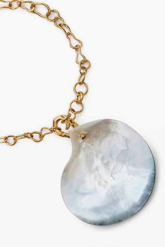 Gold-Plated Mother-Of-Pearl Shell Pendant Zalio Gold-Plated Mother-Of-Pearl Shell Pendant Zalio