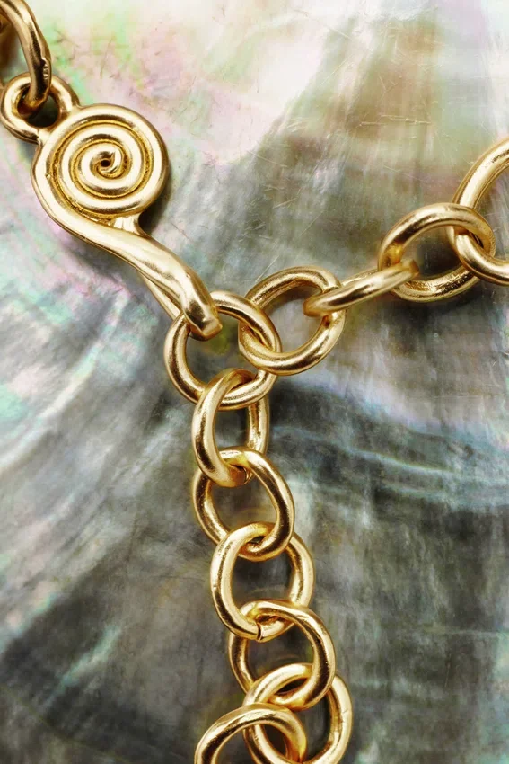 Gold-Plated Mother-Of-Pearl Shell Pendant Zalio Gold-Plated Mother-Of-Pearl Shell Pendant Zalio