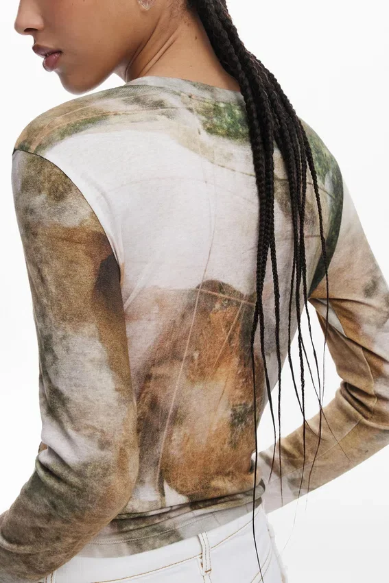 High-Neck Horse T-Shirt High-Neck Horse T-Shirt