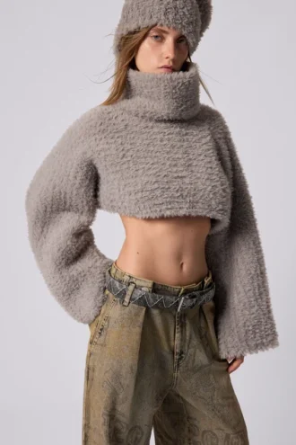 Pack Cropped Sweater and Beanie