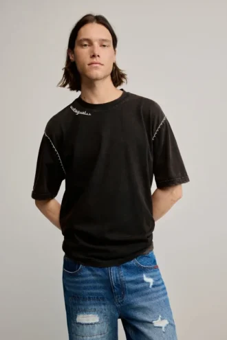 Plain T-Shirt Detail