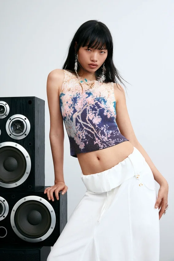Printed Sleeveless T-Shirt Printed Sleeveless T-Shirt