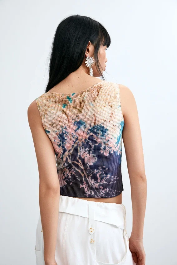 Printed Sleeveless T-Shirt Printed Sleeveless T-Shirt