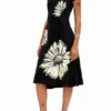 Short-Sleeved Midi Dress with Neckline and Daisies. Short-Sleeved Midi Dress with Neckline and Daisies.
