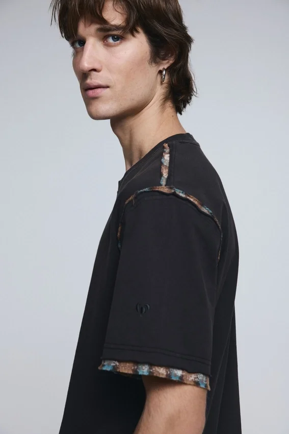 Short-Sleeved T-Shirt Seam Details Short-Sleeved T-Shirt Seam Details