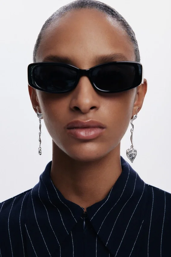 Zalio Gold-Plated Asymmetric Earrings Zalio Gold-Plated Asymmetric Earrings